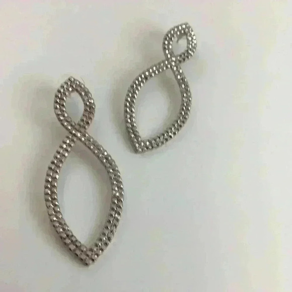 Vera Wang new trendy earrings - Picture 6 of 6